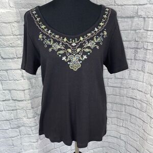 Classic Elements women M short sleeve scoopneck top w/floral embroidery sequins